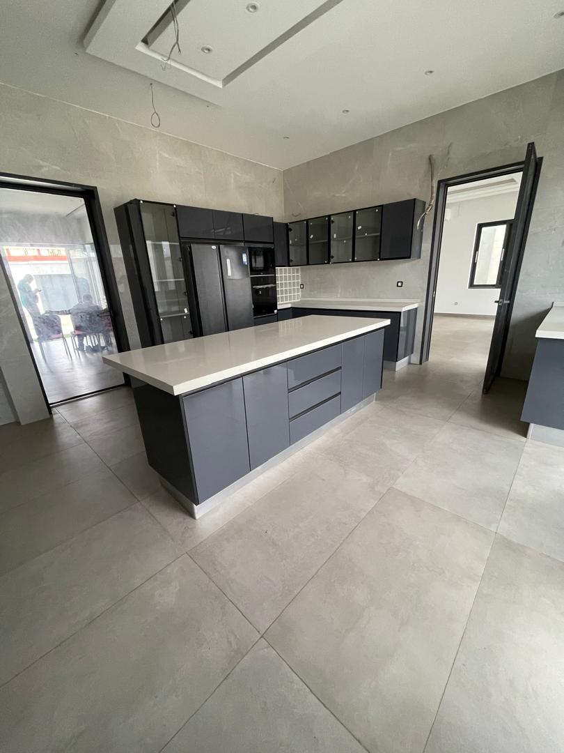 Terrain de plus de 1 lot (663 m²) en vente à Tokoin Adéwui – 130 millions FCFA