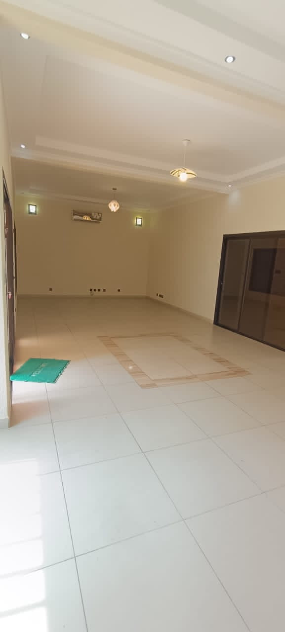À LOUER – Villa 6 pièces avec piscine à Hedzranawoé Tigamé, à 20 m du goudron | 1,5 million FCFA/mois