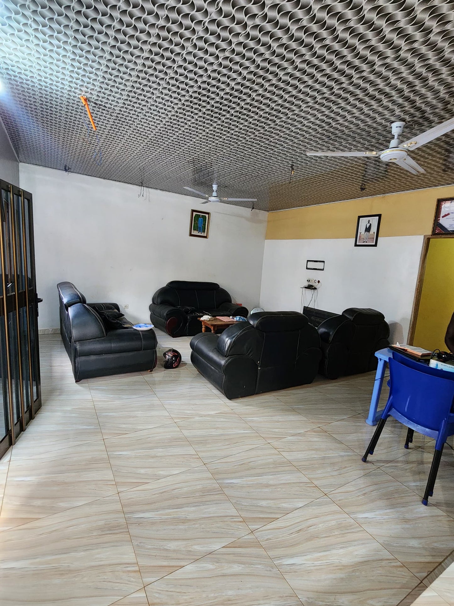 Villa 2 chambres sur quart de lot à vendre à Zanguera Ceet – 18 millions FCFA