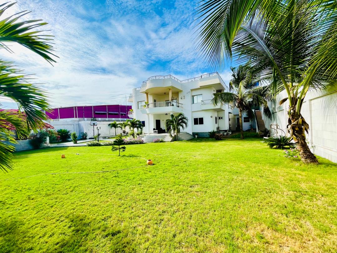 UNE VILLA À VENDRE À BAGUIDA À 50M DU GOUDRON, CÔTÉ PLAGE - 18 PIÈCES