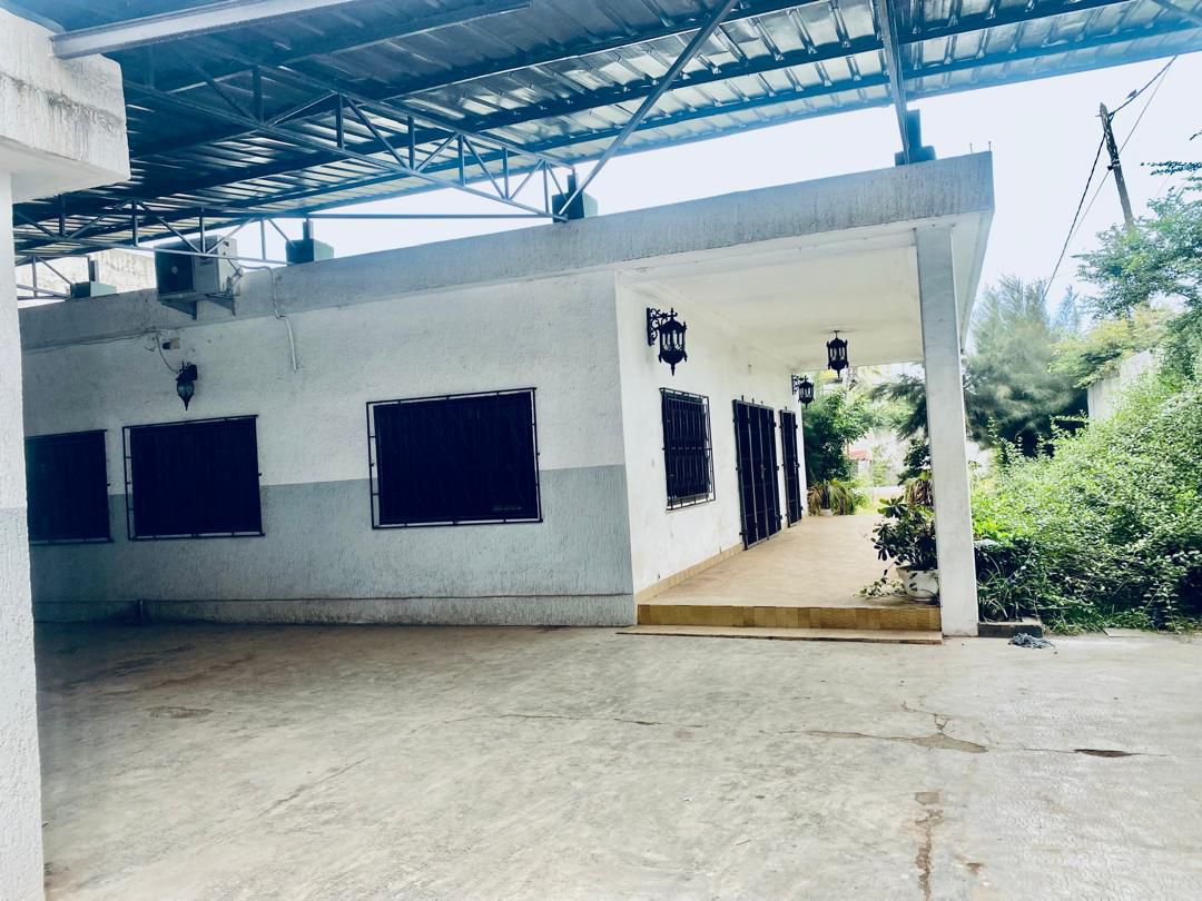 Villa basse 5 chambres en vente au centre-ville de Lomé – 350 millions FCFA