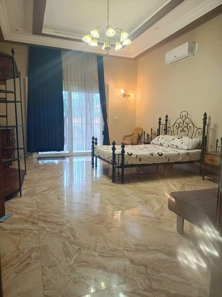 UNE VILLA PISCINE À VENDRE À BAGUIDA - 8 PIÈCES