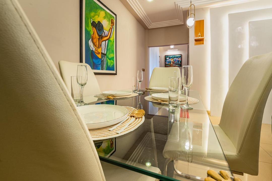 À LOUER – Appartement meublé 2 pièces à Baguida, au bord de la Nationale N°2 | Wi-Fi, Canal+, sécurité | 400.000 FCFA/mois