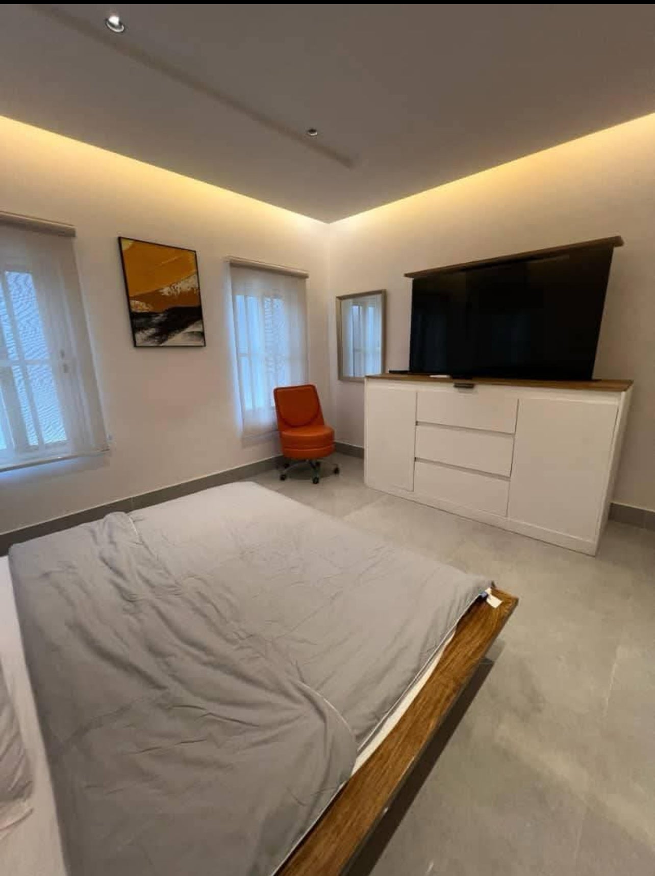 À LOUER : VILLA MEUBLÉE AVEC PISCINE DE 2 CHAMBRES À DJIDJOLÉ KOUVAHEY