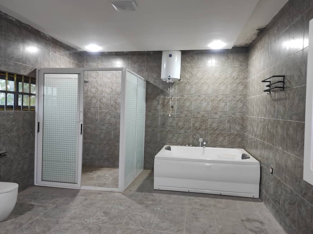 Villa 6 chambres en vente à Adidogomé-Segbé – 360 millions FCFA