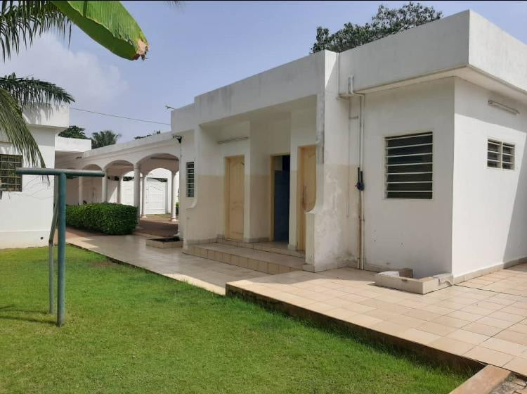 UNE VILLA À VENDRE À LA CAISSE - 10 PIÈCES