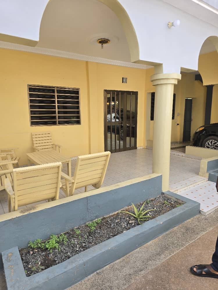 VILLA DE 7 PIÈCES À VENDRE À LOMÉ, QUARTIER LÉO 2000 – À 150M DU GOUDRON