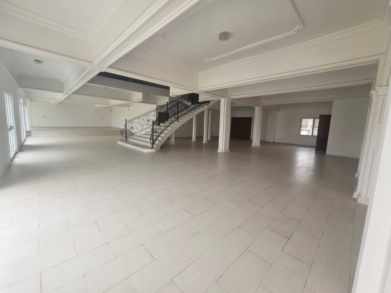 À VENDRE – Villa 13 pièces avec piscine et rooftop à Kpogan Agodéké | 3600 m² (6 lots) | 650 millions FCFA