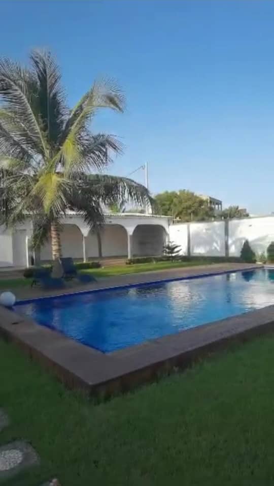 VILLA 15 PIÈCES À VENDRE À LOMÉ - BAGUIDA MONUMENT, CÔTÉ PLAGE