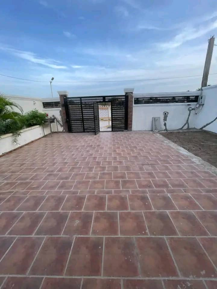 SPLENDIDE VILLA À VENDRE À AVÉDJI - 3 CHAMBRES, 1 SALON, GARAGE POUR 2 VOITURES, ROOFTOP DISPONIBLE