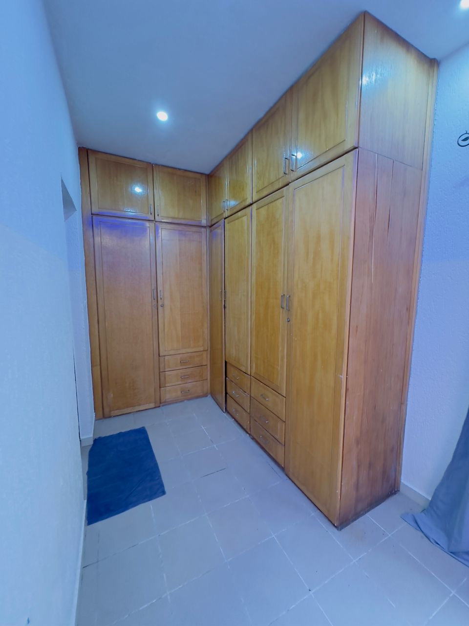 VILLA DE 9 PIÈCES À VENDRE À LOMÉ, CITÉ AÉROPORT – PLUS DE 1/2 LOT
