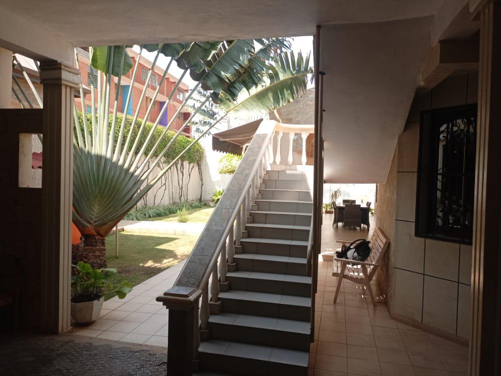 VILLA R+1 DE 11 PIÈCES À VENDRE À AGBALÉPÉDO GTA – 644M²