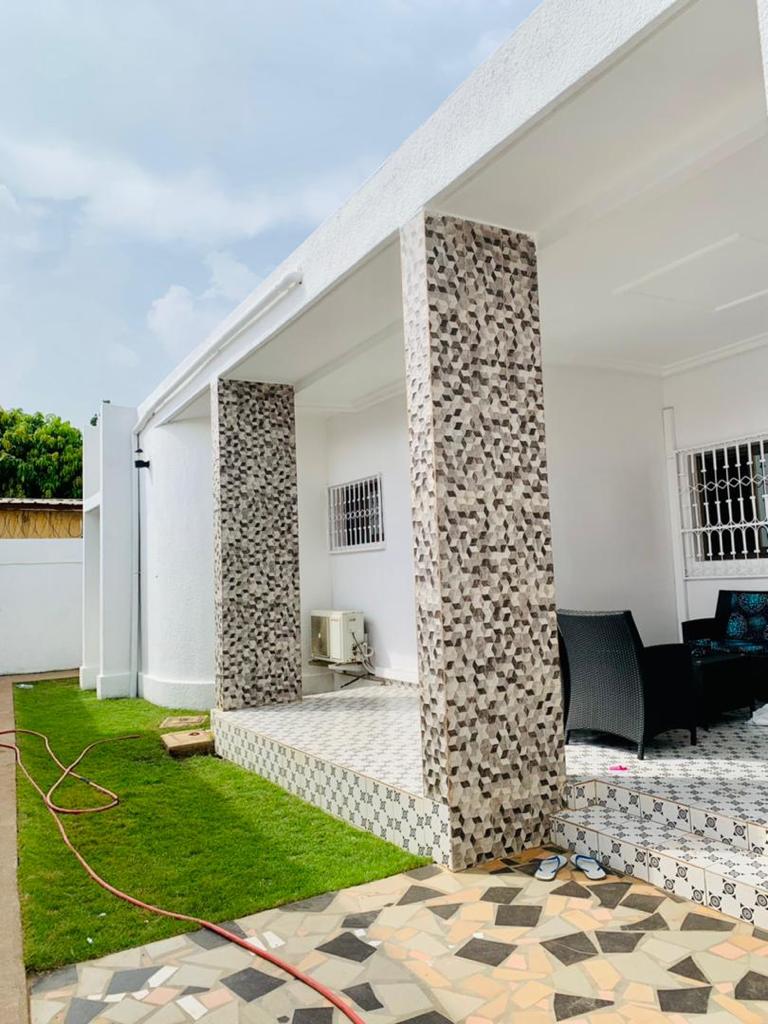 Villa meublée 3 chambres à louer à Agoè Fil O Parc – 500000 FCFA
