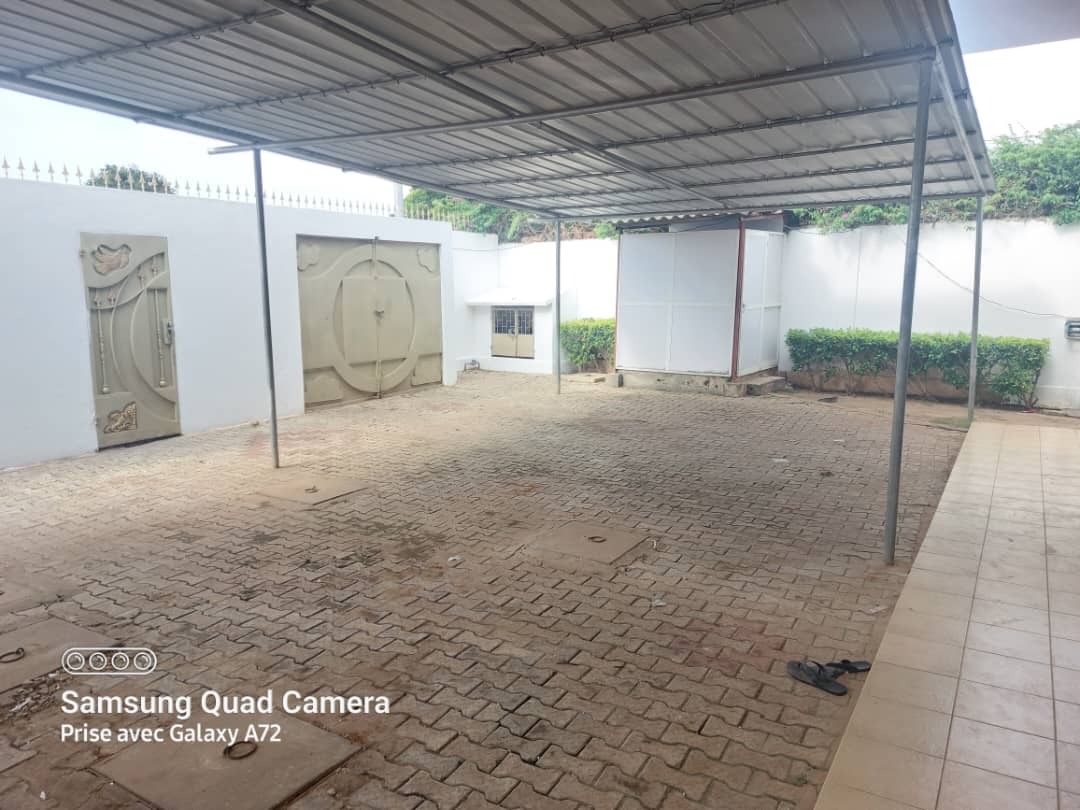 Villas jumelles duplex à vendre à la Cité Oua – 800 millions FCFA