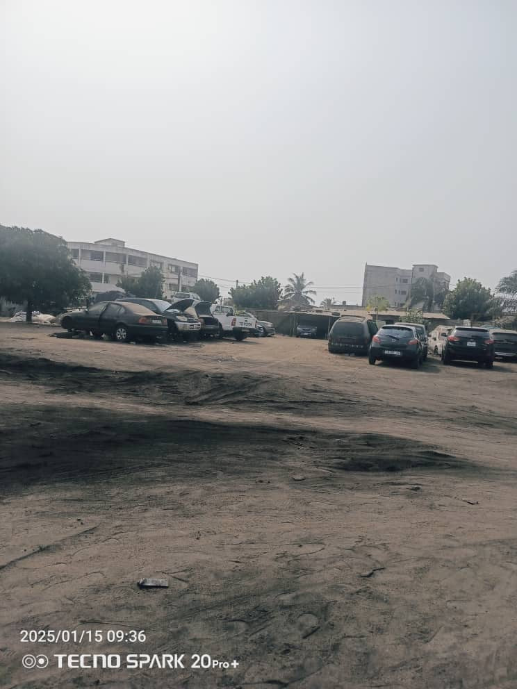 À VENDRE – 6 LOTS COLLÉS EN ANGLE À KODJOVIAKOPE – 950 MILLIONS FCFA