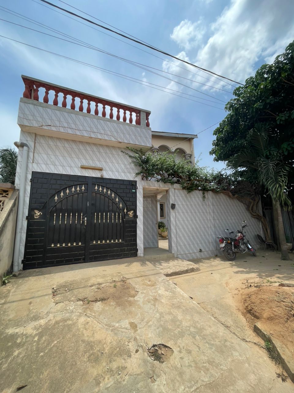 Maison en vente sur 1/2 lot avec titre foncier personnel à Avedji Gakpoto – 55 millions FCFA