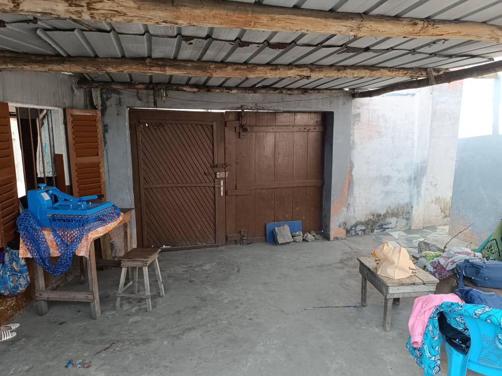 Villa 4 chambres sur demi lot en angle de rue à Kodjoviakopé – 70 millions FCFA