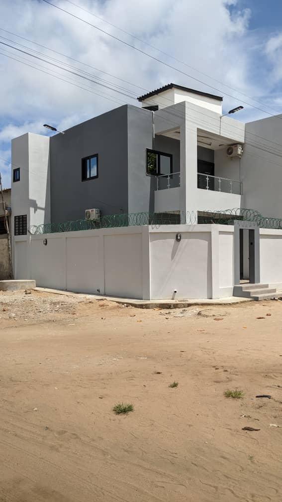 LOMÉ – VILLA DE 5 PIÈCES À VENDRE À BAGUIDA, DERRIÈRE LA CITÉ BOAD