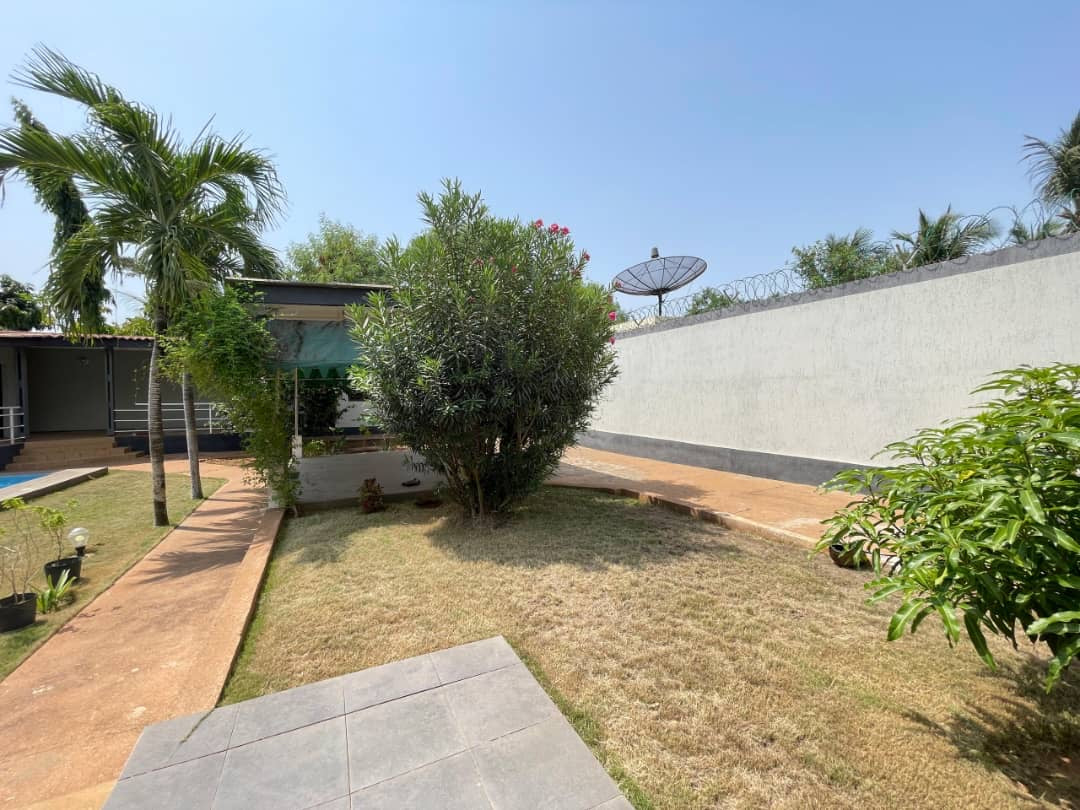 LOMÉ - CAISSE – VILLA 6 PIÈCES AVEC PISCINE À VENDRE
