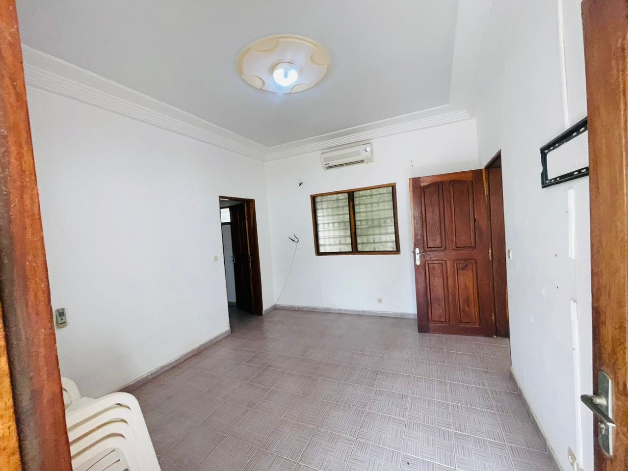 À VENDRE – Maison 9 pièces climatisées avec boutique et garage à Novissi | 600 m² | 165 millions FCFA