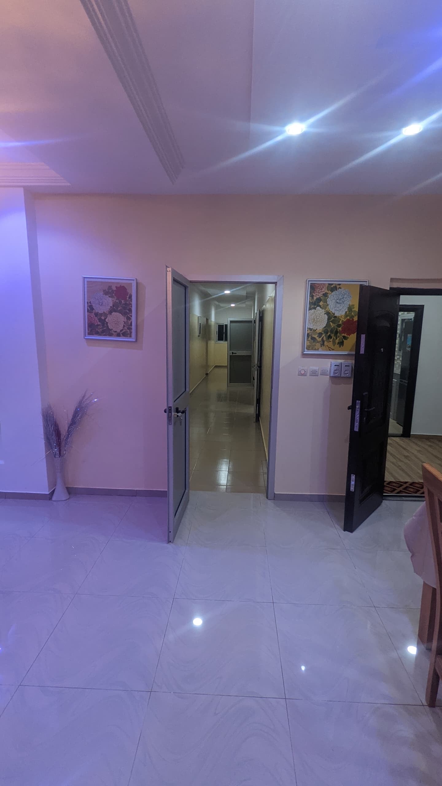 À LOUER – APPARTEMENT MEUBLÉ DE 4 PIÈCES AVEC GARAGE PRIVÉ À ADIDOGOMÉ