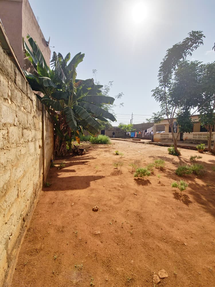 Terrain de 600 m² avec construction en vente à Sogbossito Somayaf – 38 millions FCFA