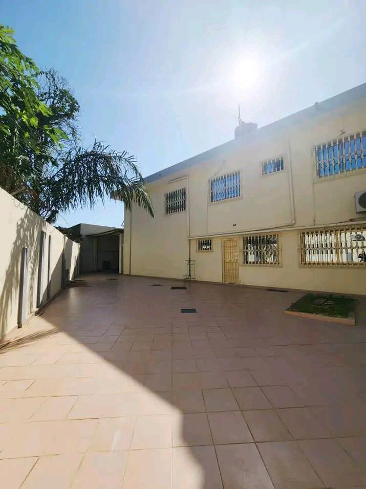 Villa 7 chambres meublée à louer à Nukafu zone direction Moov – 800 000 FCFA/mois