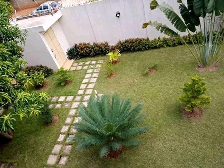 VILLA 6 PIÈCES À VENDRE À AGOÈ SOGBOSSITO – 1200 m² | TITRE FONCIER