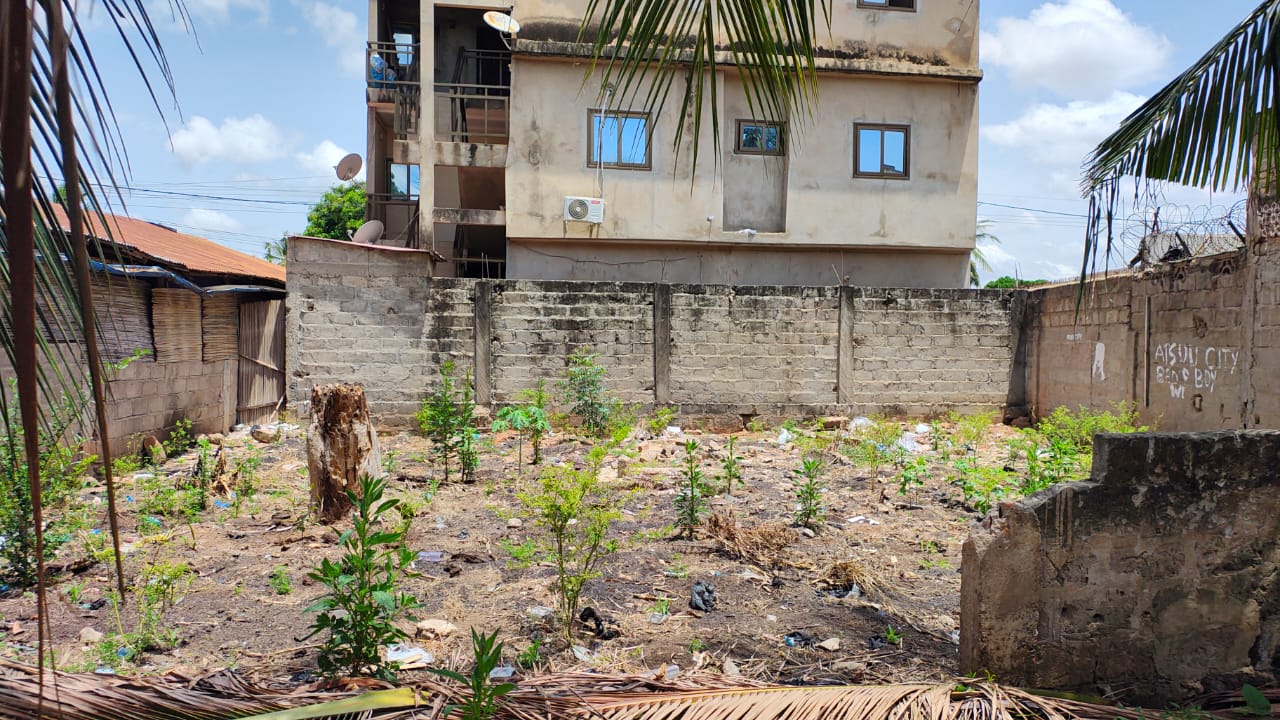 Trois ¾ Lot de terrain en angle de rue à Djidjolé – 40 millions FCFA