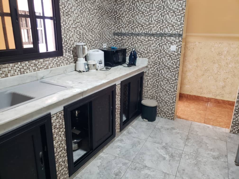 LOCATION VILLA À LOUER À AGOÉ ASSIYÉYÉ (11 CHAMBRES, PISCINE)