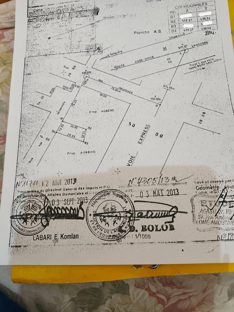 1/2 lot de terrain en vente à Agoe Telessou Logopé – 12 000 000 FCFA