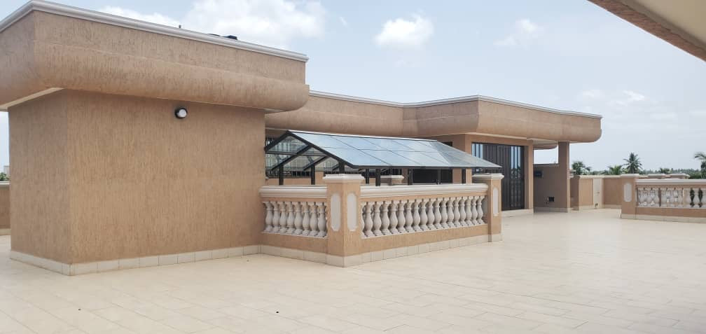 VILLA 9 PIÈCES À VENDRE À NYÉKONAKPOÈ – 900 m² | TITRE FONCIER
