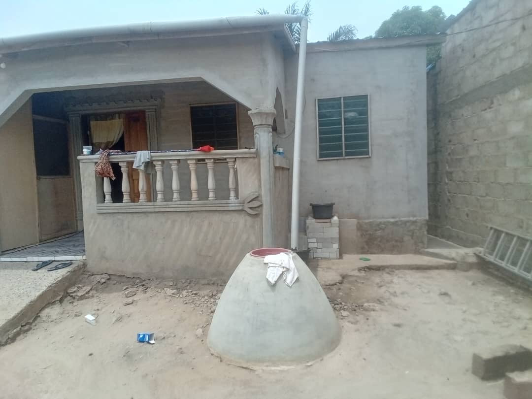 VILLA 2 CHAMBRES SALON À VENDRE À LOMÉ - APESSITO – URGENCE