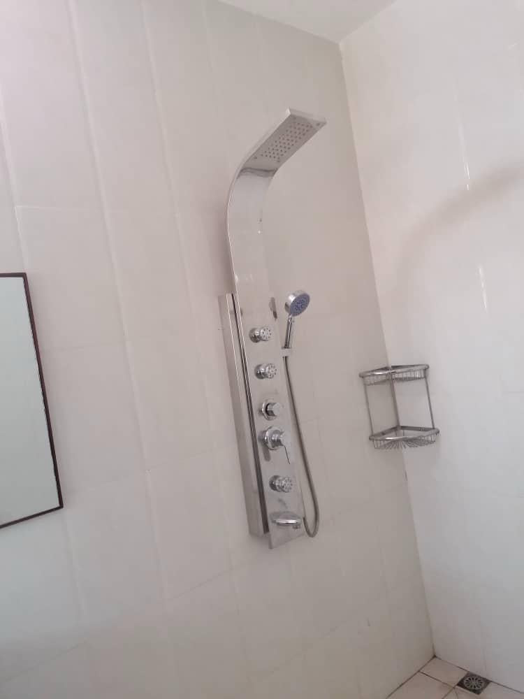 LOCATION VILLA À LOUER À AGOÉ ASSIYÉYÉ (11 CHAMBRES, PISCINE)