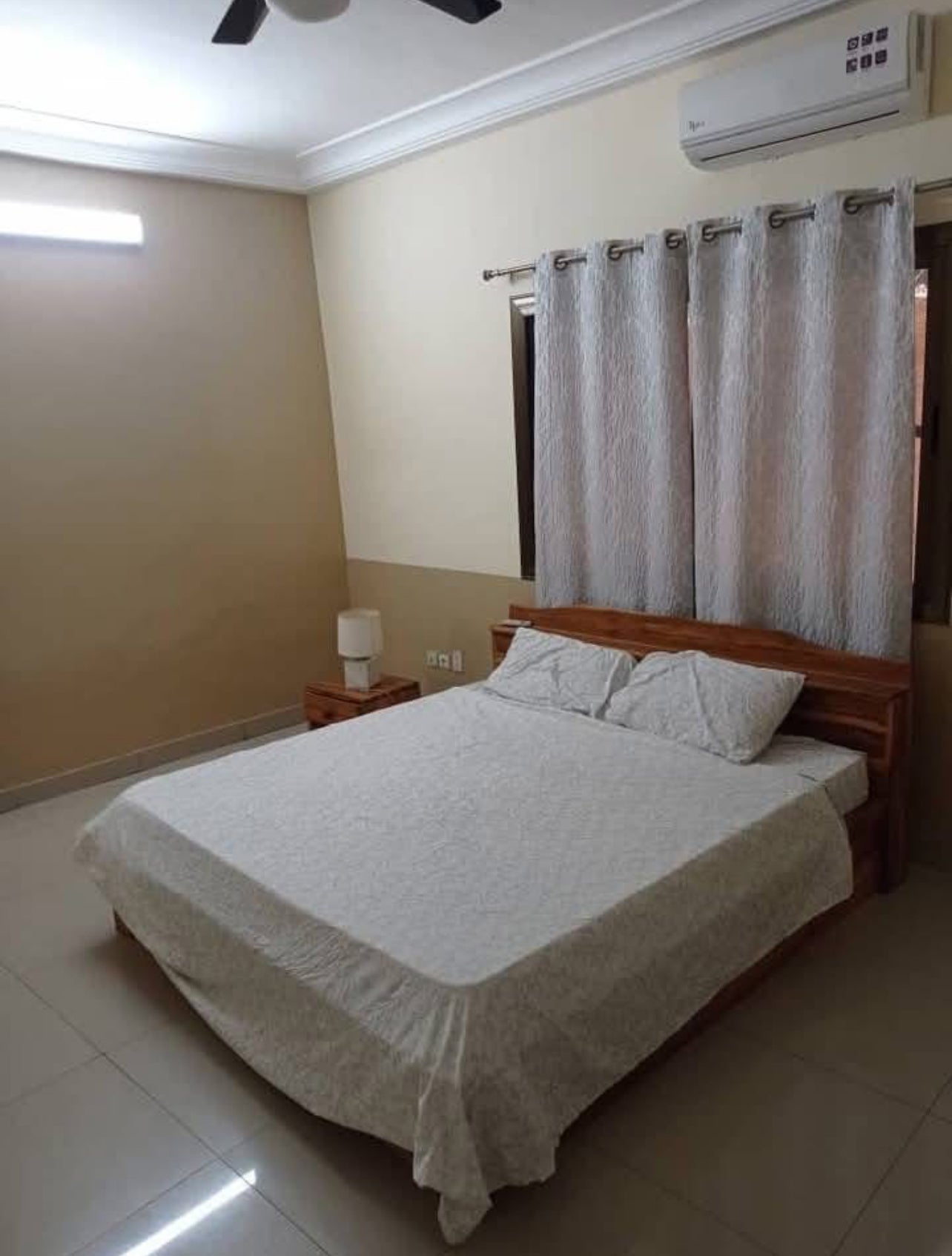 À LOUER – VILLA MEUBLÉE DUPLEX DE 5 PIÈCES À FOREVER – 900 000 F CFA/MOIS