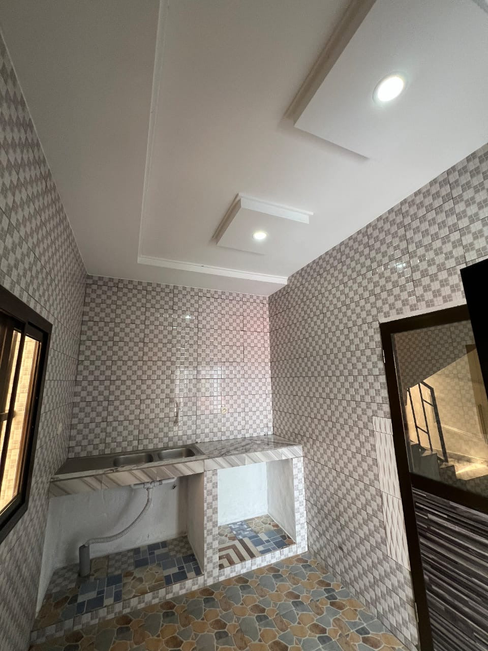 VILLA 6 PIÈCES À VENDRE À ZANGUÉRA KLÉMÉ – 300m²