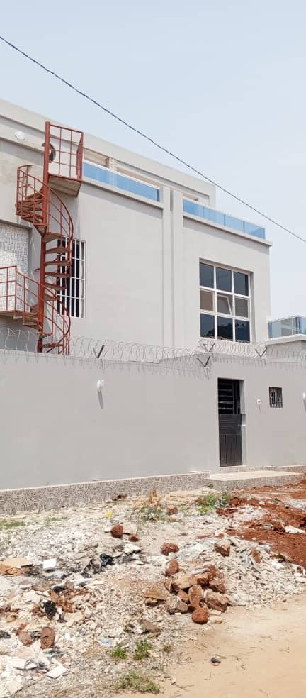 VILLA 7 PIÈCES À VENDRE À AVENOU – 300 m² – TITRE FONCIER
