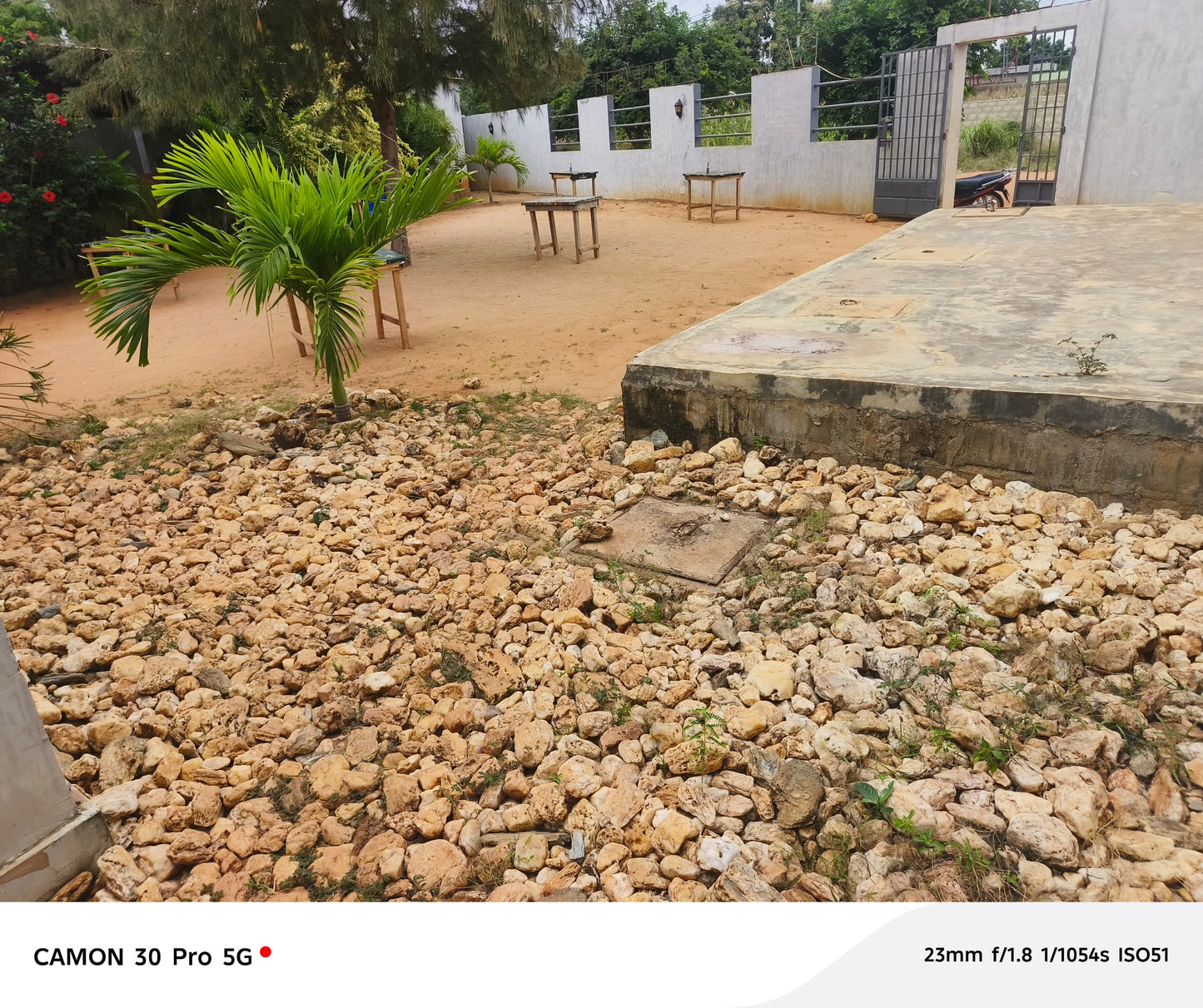 UN HÔTEL À VENDRE À APESSITO – 23 CHAMBRES + BAR + MAGASINS