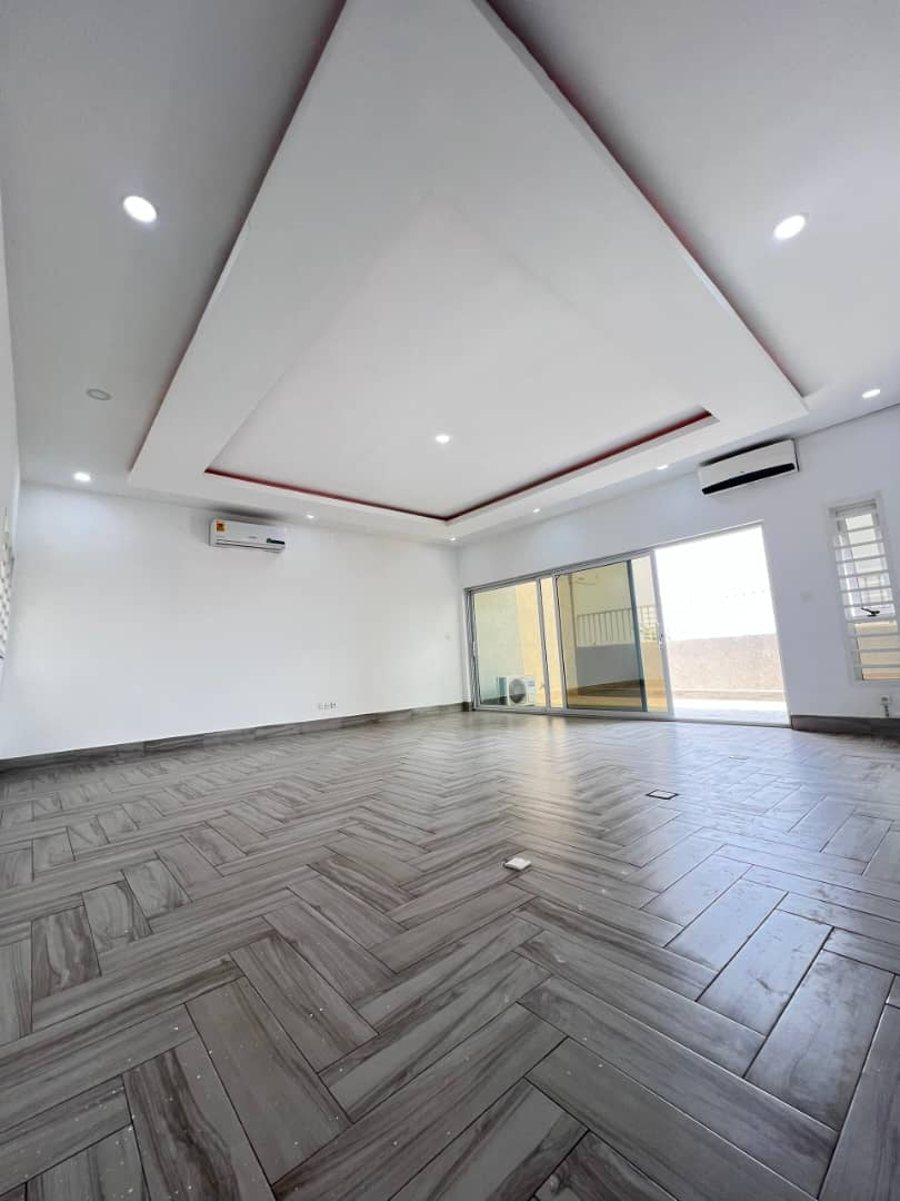 VILLA 8 PIÈCES À VENDRE À LOMÉ - BAGUIDA, CÔTÉ PLAGE