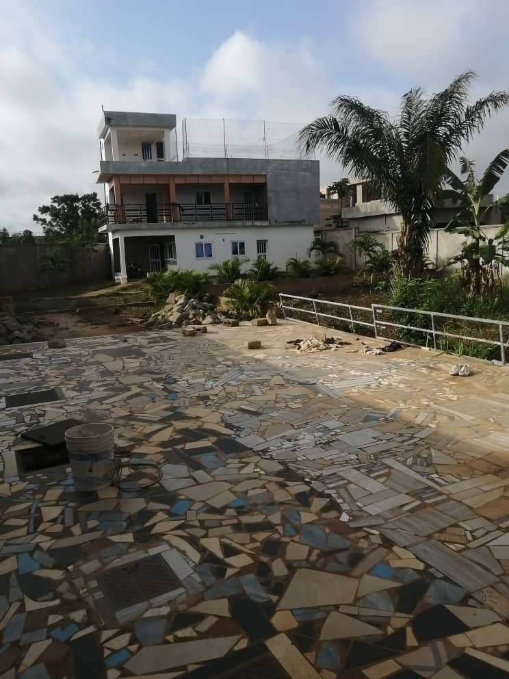 VILLA 7 PIÈCES À VENDRE/LOCATION À AGOÈ APESSITO – TITRE FONCIER EN COURS