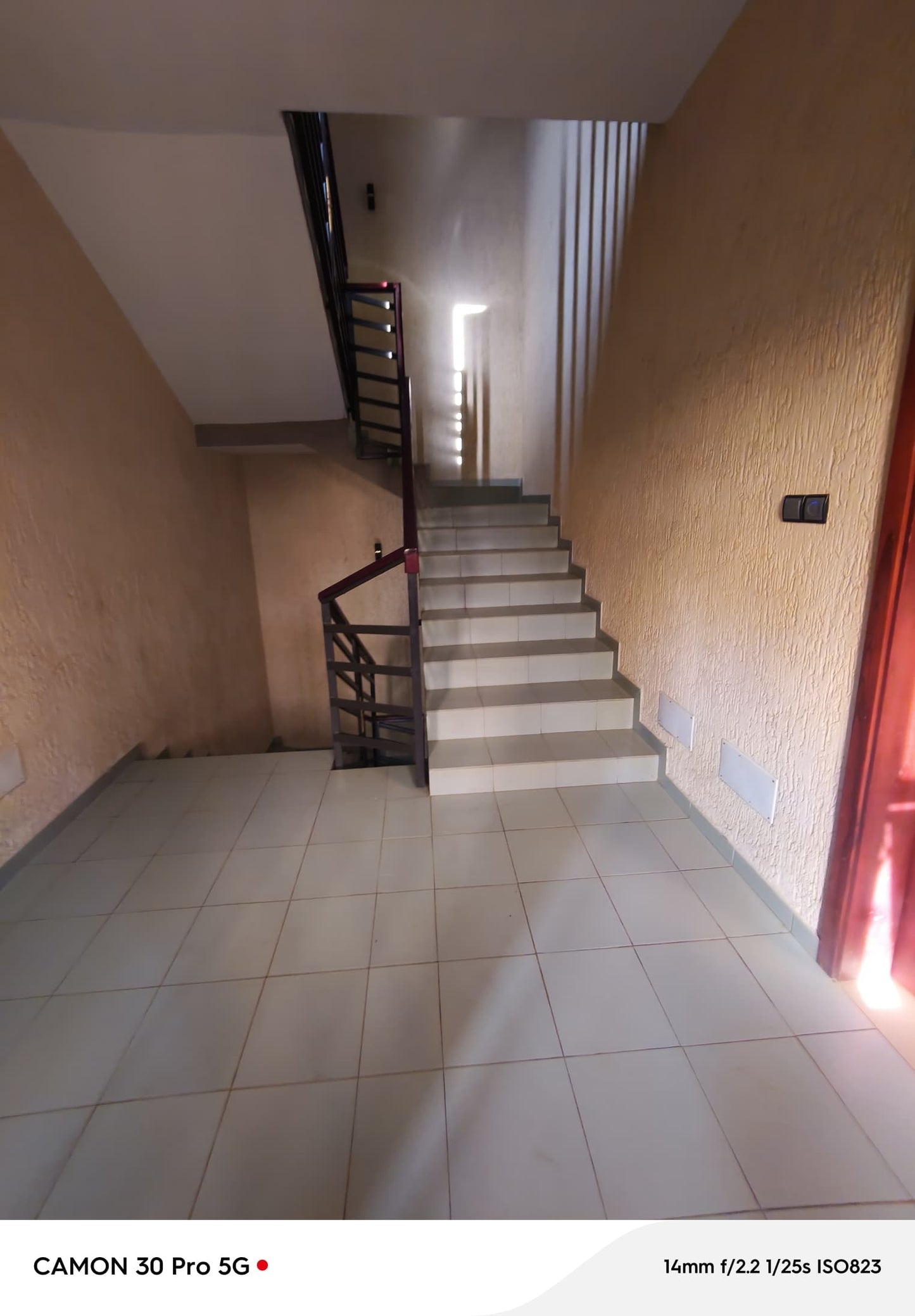 RÉSIDENCE 8 PIÈCES À VENDRE AVEC LES MEUBLES À AGOÈ ASSIYEYÉ – 602 m²