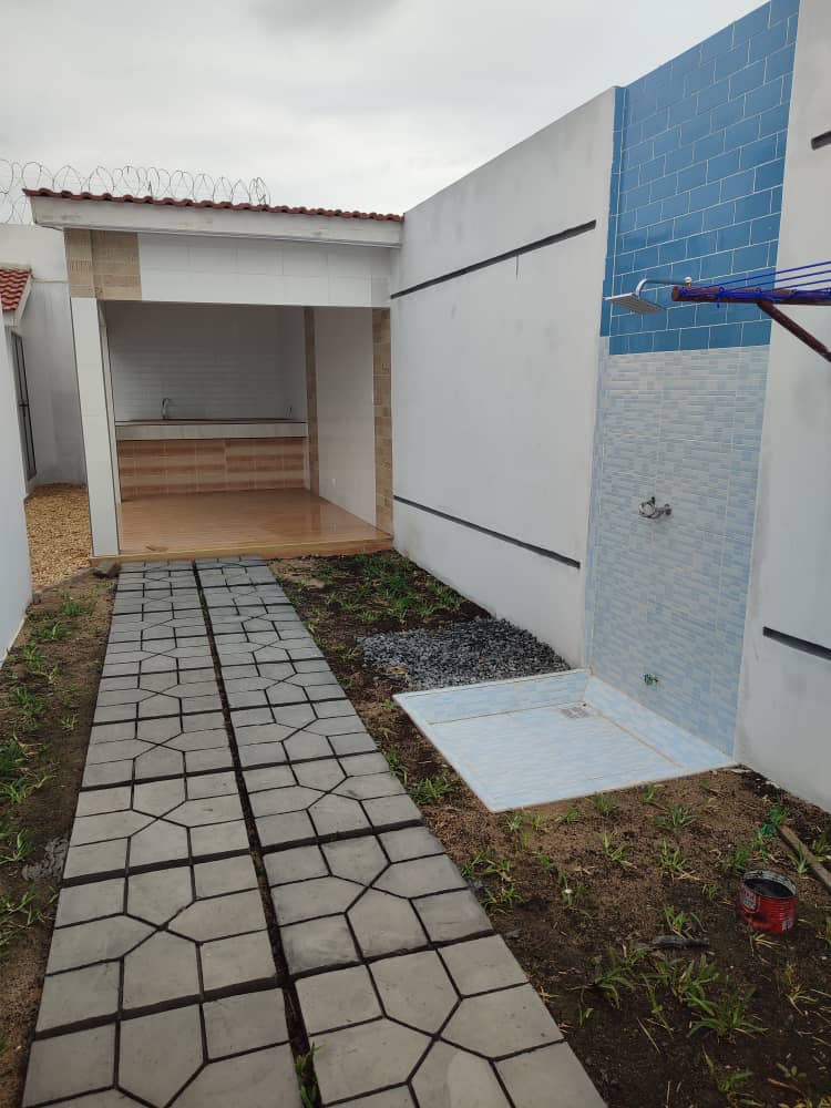 À LOUER – VILLA MEUBLÉE DE 6 PIÈCES AVEC PISCINE À LA RÉSIDENCE DU BÉNIN (CAISSE)
