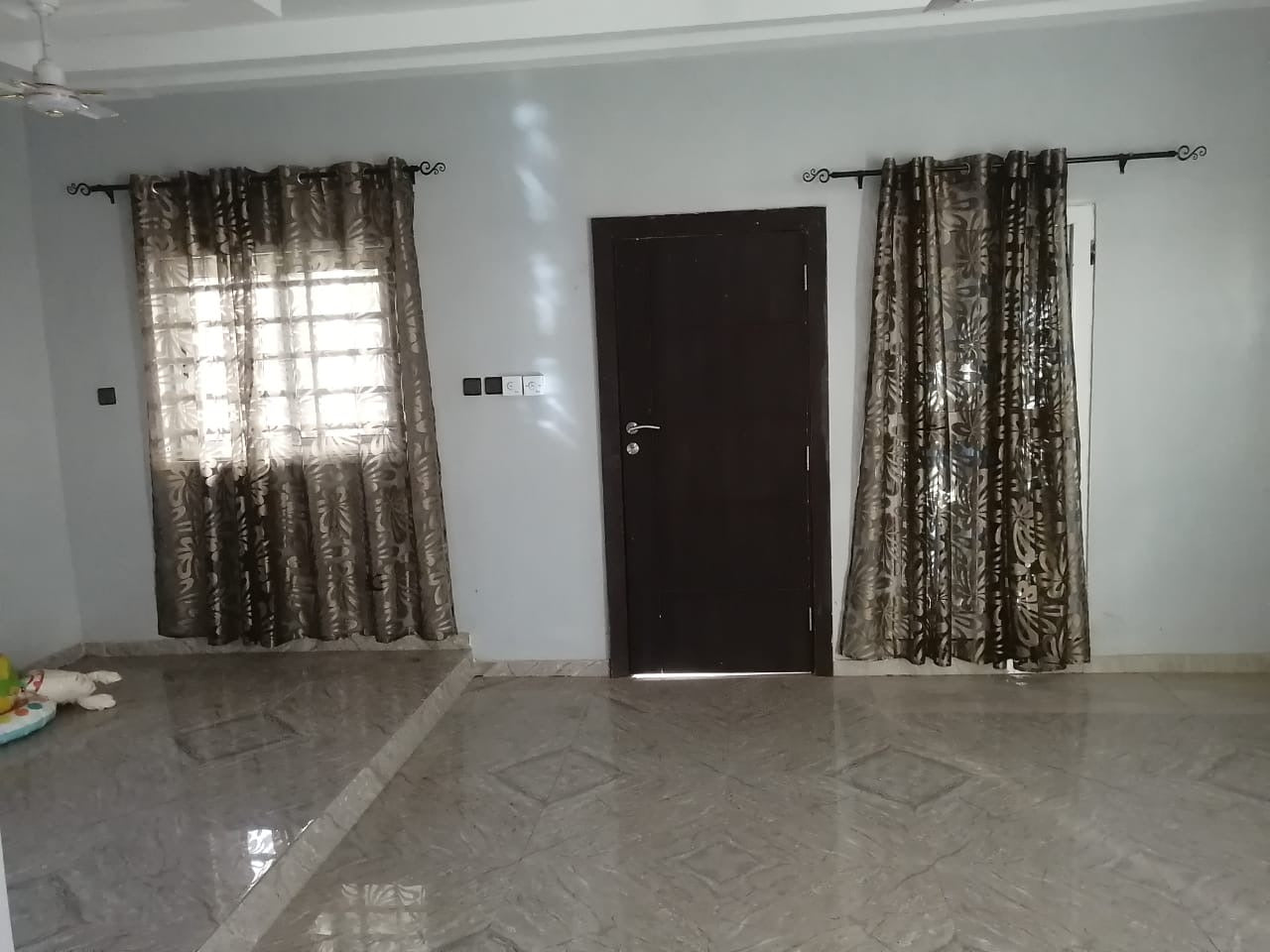 VILLA 7 PIÈCES À VENDRE/LOCATION À AGOÈ APESSITO – TITRE FONCIER EN COURS