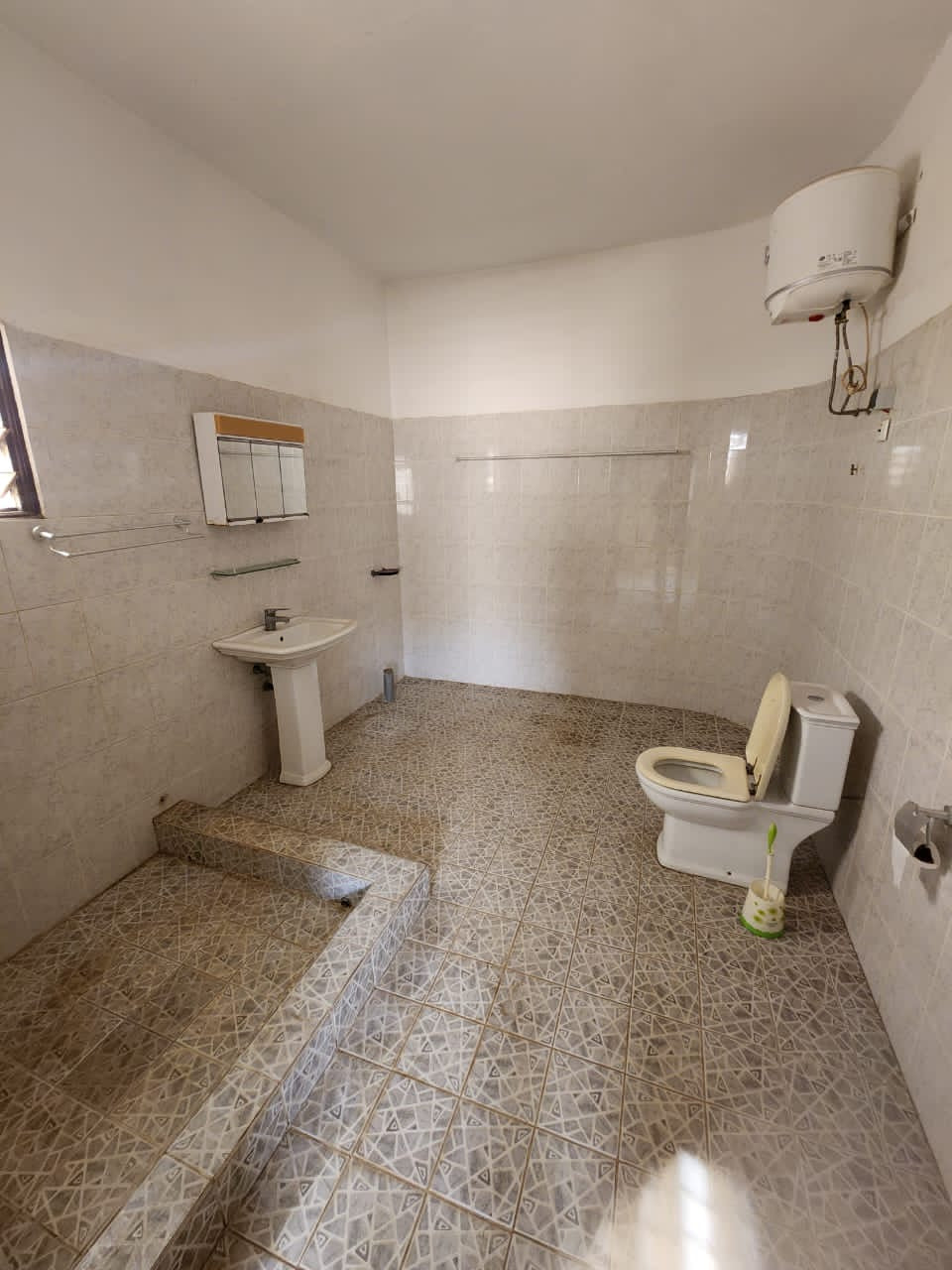 UNE VILLA À VENDRE À HEDZRANAWOE TOGO 2000 - 2 CHAMBRES, 2 WC DOUCHES, GARAGE
