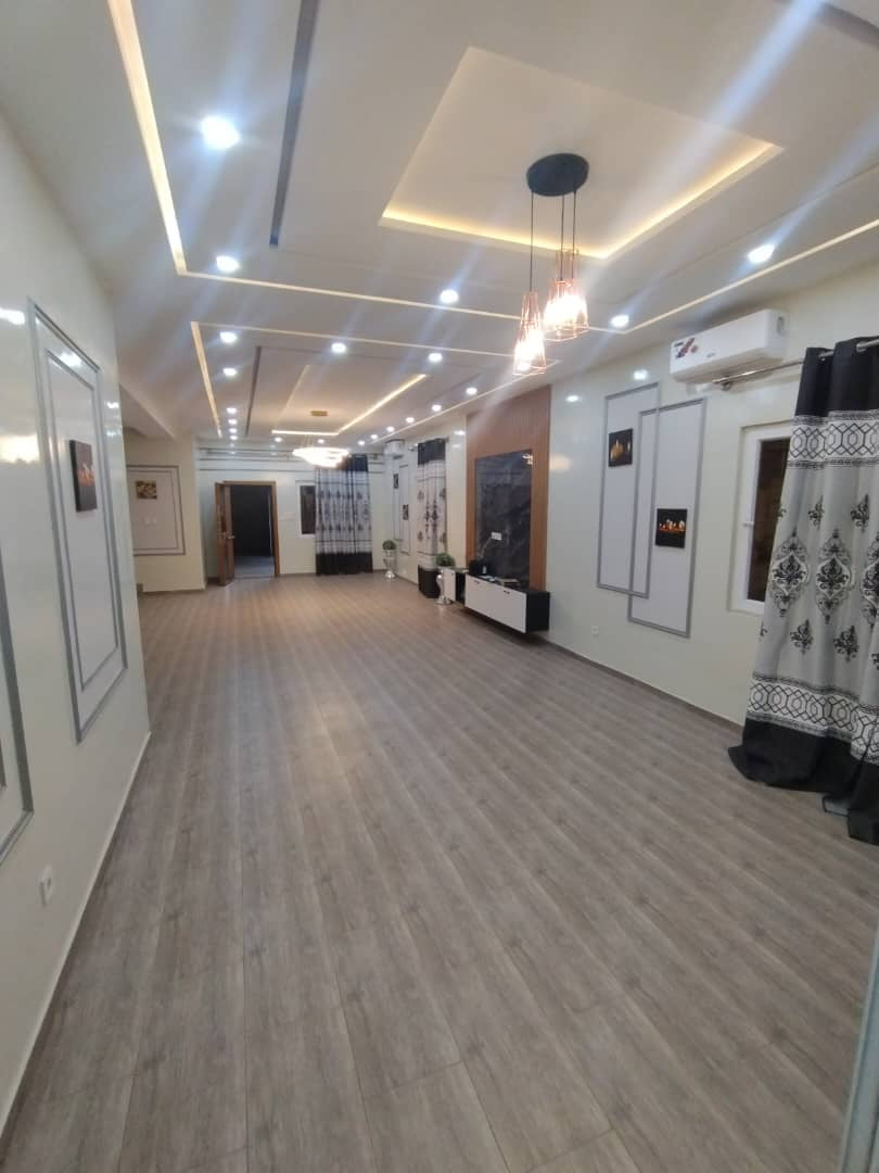 À LOUER – VILLA DUPLEX DE 6 PIÈCES | AGOÈ 2 LIONS | 700.000 F/MOIS
