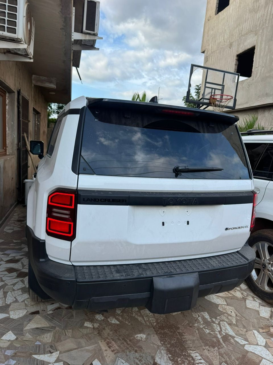 Toyota PRADO Hybrid 2025