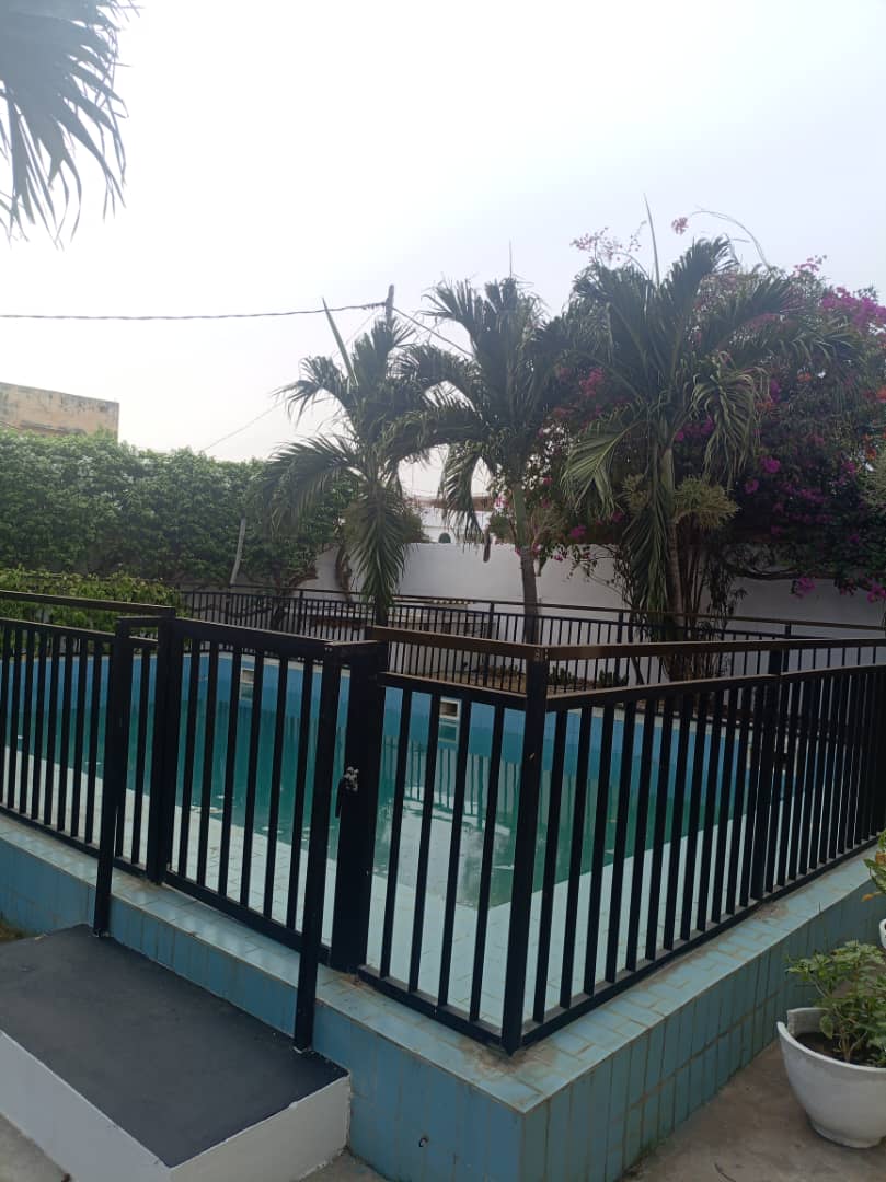 À LOUER : VILLA DUPLEX 5 CHAMBRES + PISCINE À KODJOVIAKOPE – 1 000 000 F/MOIS