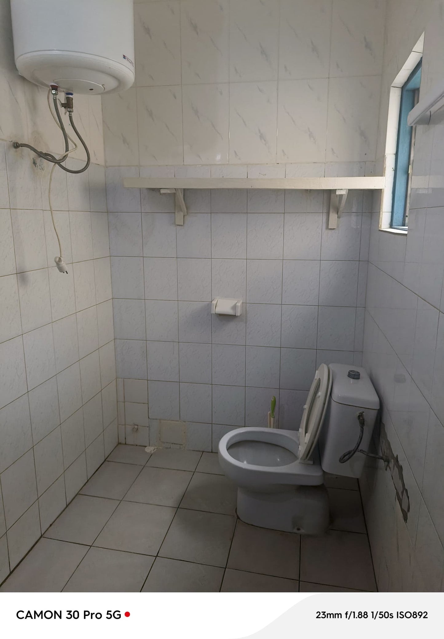 MMEUBLE 19 CHAMBRES À VENDRE À TOKOIN PROTESTANT – 100M DU GOUDRON | TITRE FONCIER