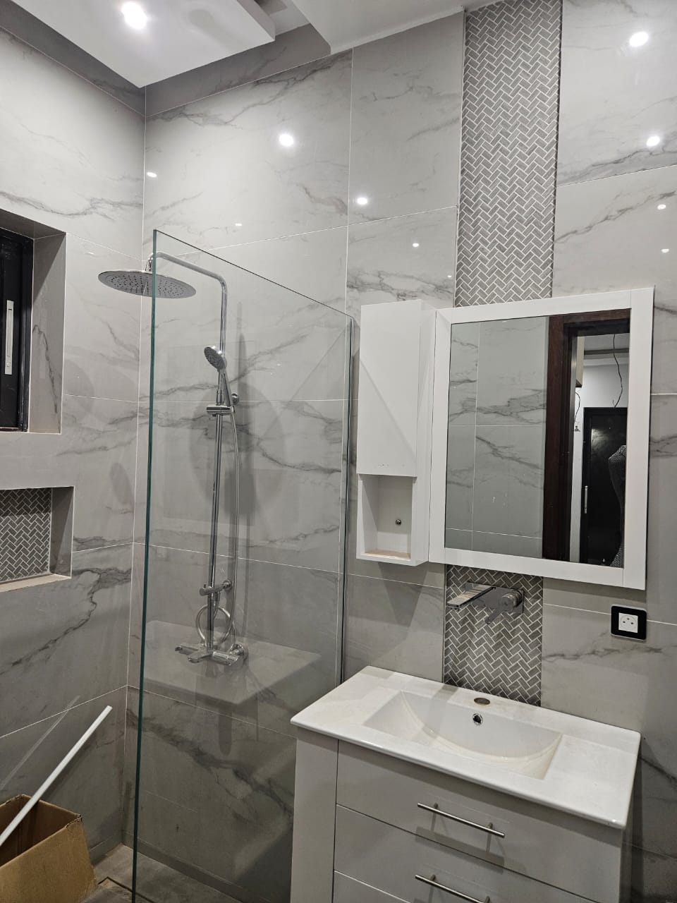 À LOUER – Villa 14 pièces avec piscine et salle de sport à Kégué | Haut standing | 2.500.000 FCFA/mois