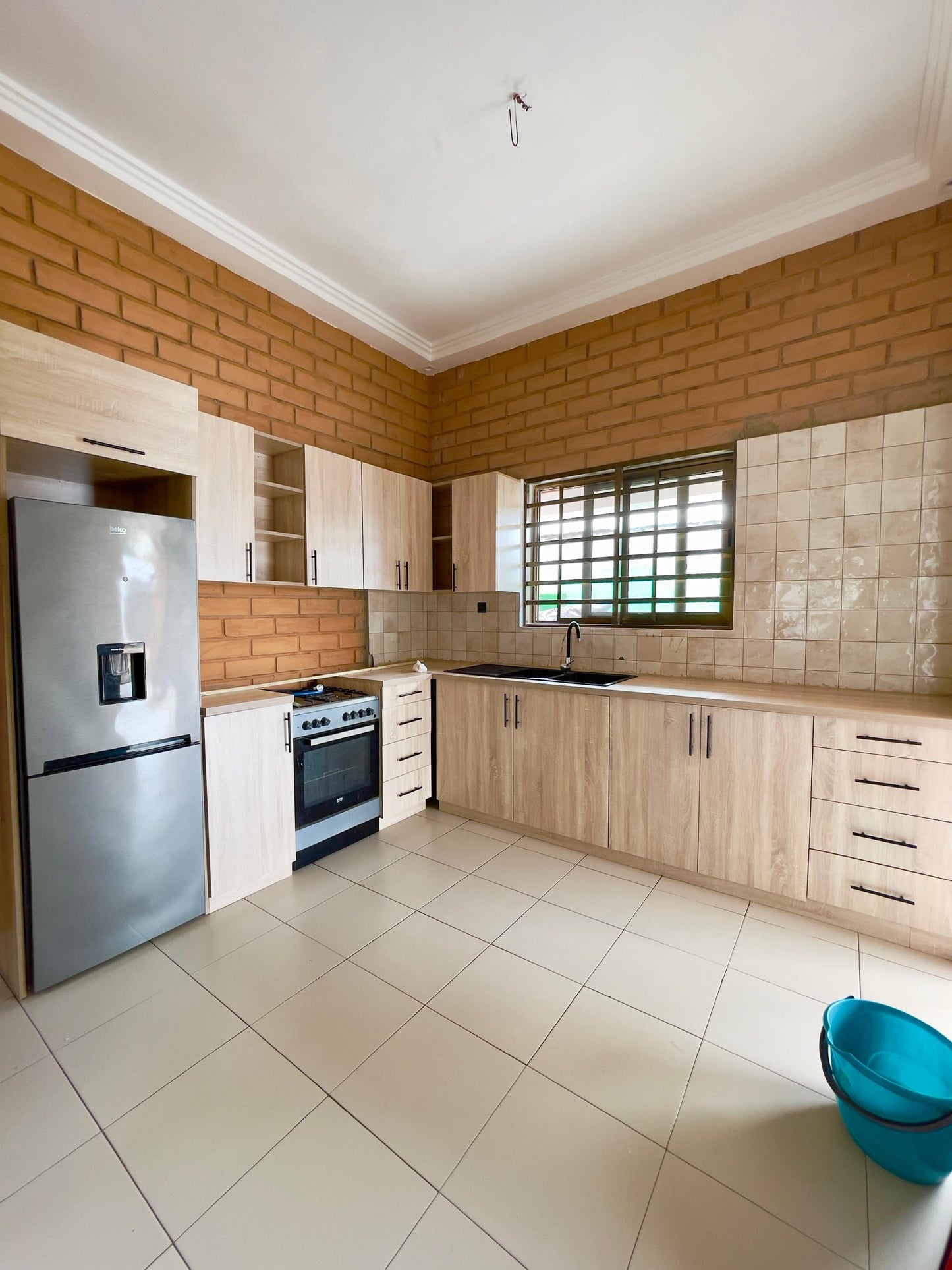 VILLA 4 PIÈCES À LOUER À NYÉKONAKPOÈ – À 40M DU GOUDRON